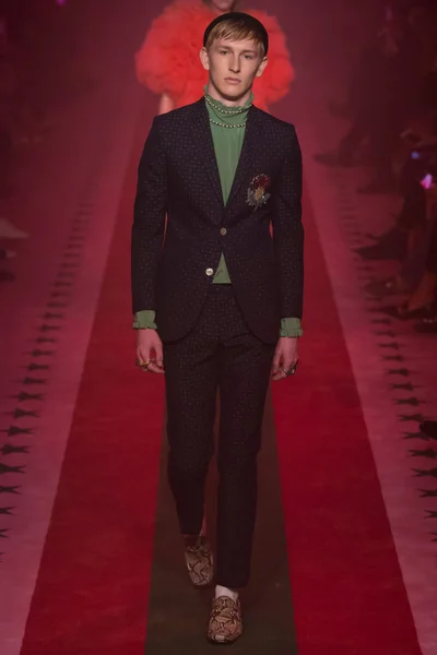 Look 44